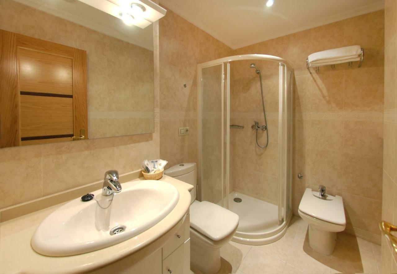 Apartamentos Mediterraneo Real 2 Фуeнхирола Екстериор снимка