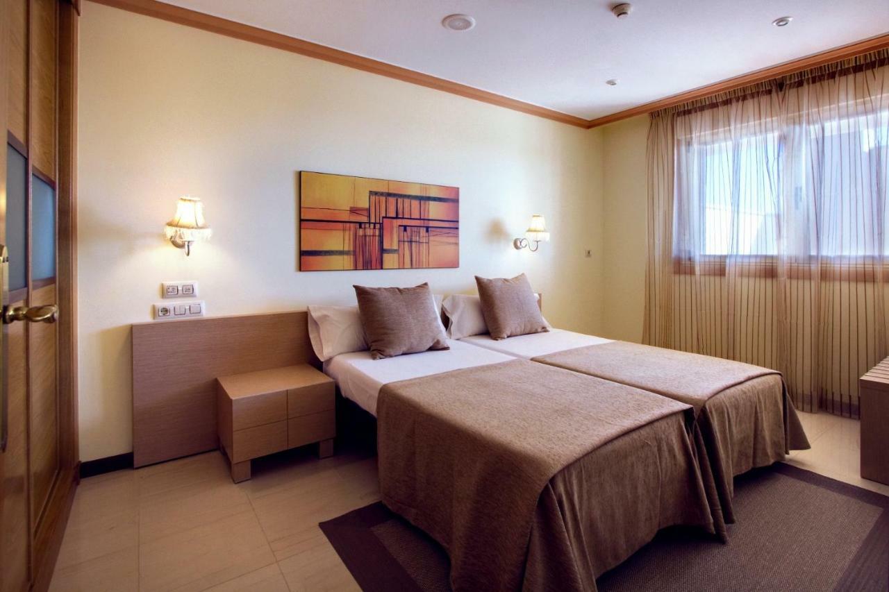 Apartamentos Mediterraneo Real 2 Фуeнхирола Екстериор снимка